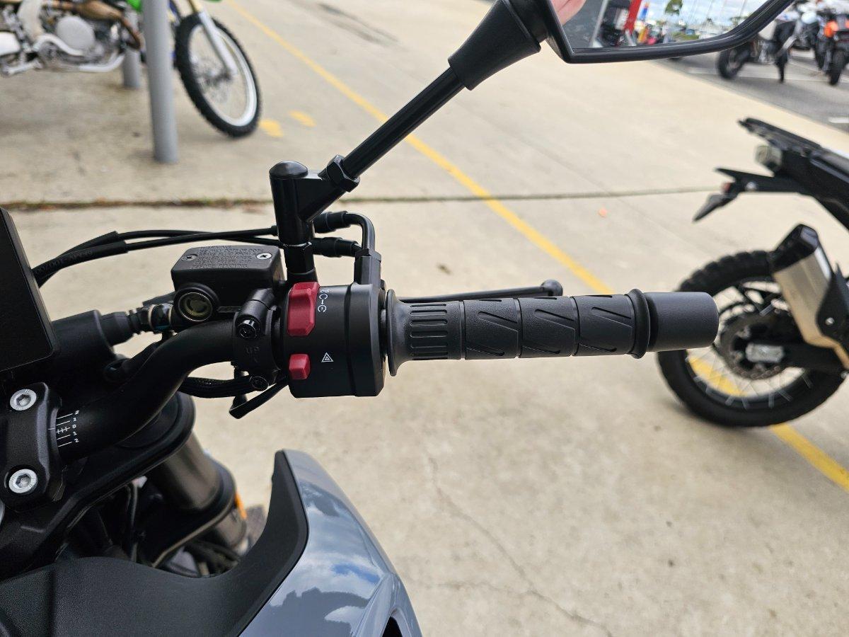 2025 CF MOTO 300 NK ABS ROAD