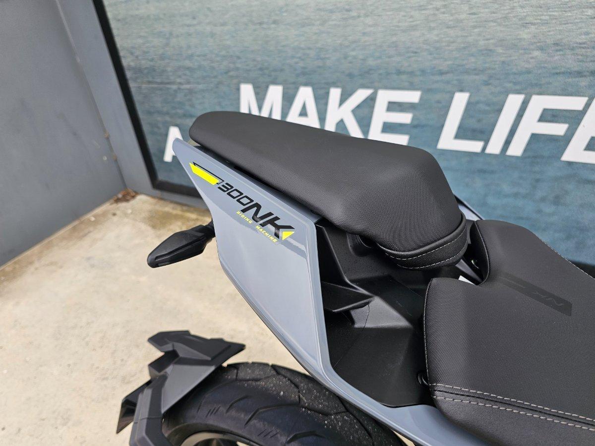 2025 CF MOTO 300 NK ABS ROAD