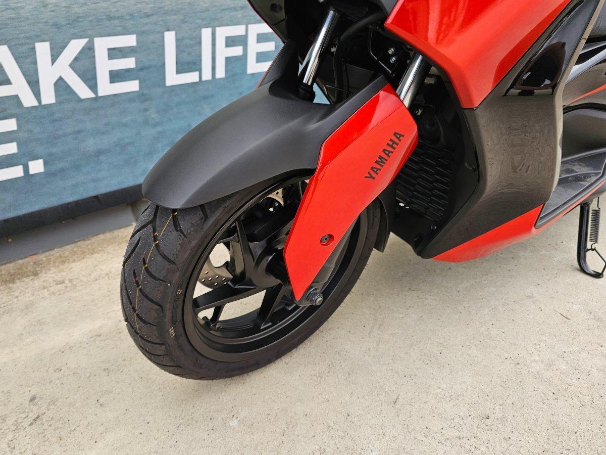 2025 YAMAHA XMAX 300 V2 (CZD300A2) SCOOTER