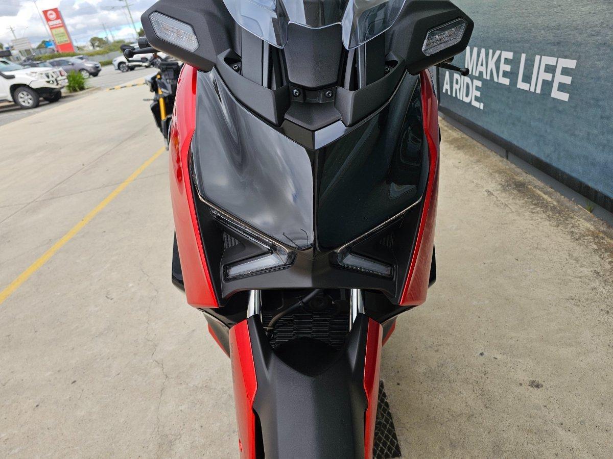 2025 YAMAHA XMAX 300 V2 (CZD300A2) SCOOTER