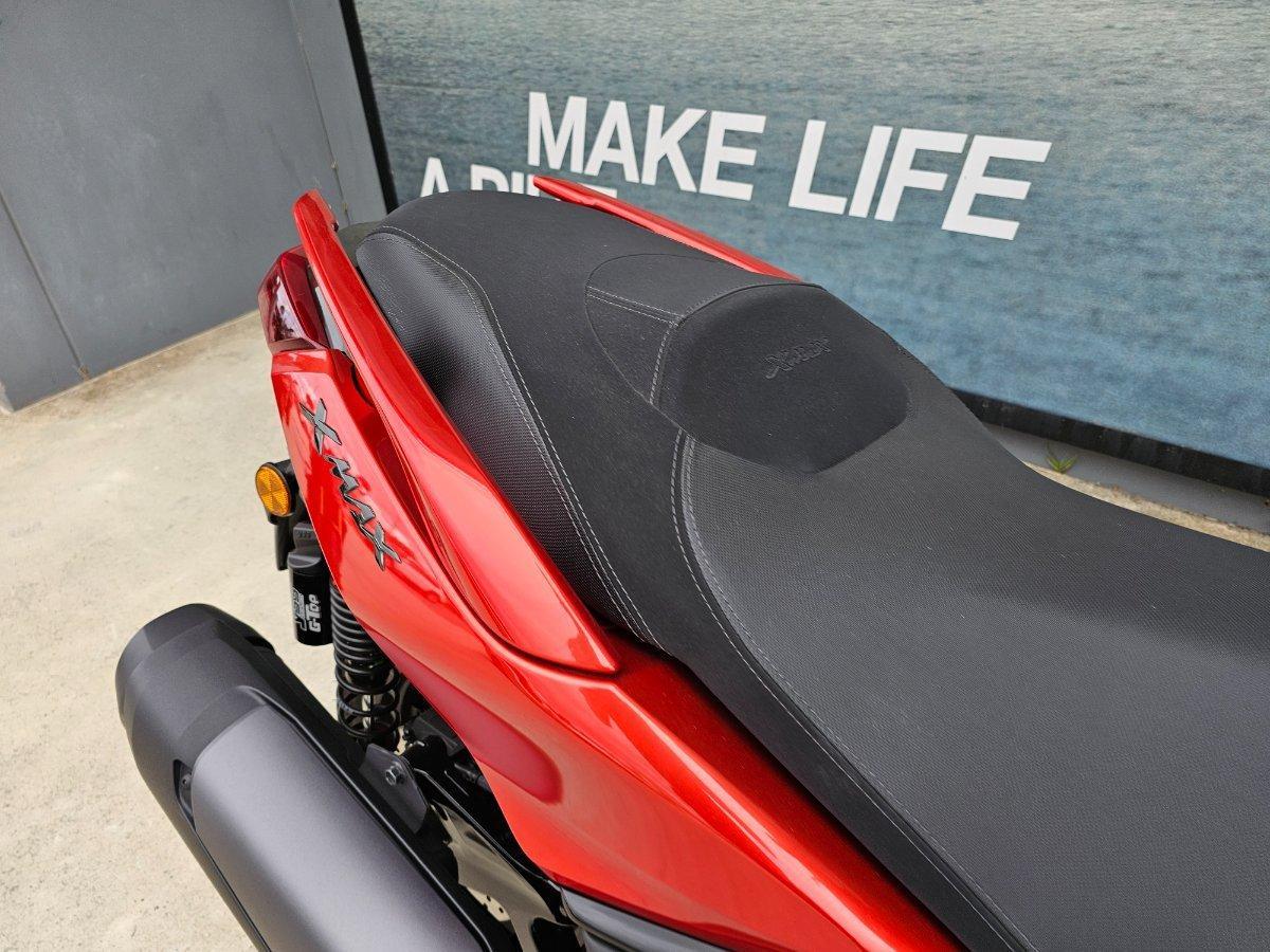 2025 YAMAHA XMAX 300 V2 (CZD300A2) SCOOTER