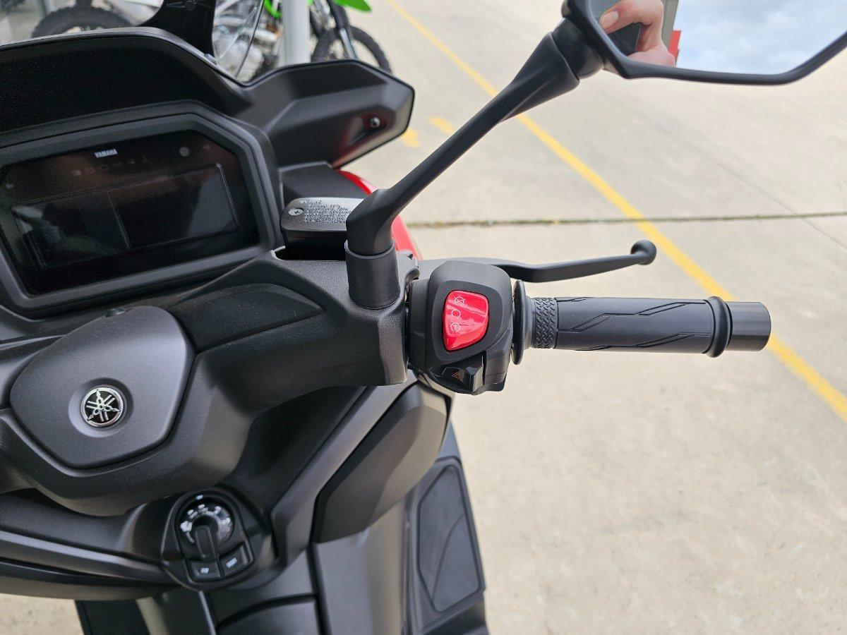 2025 YAMAHA XMAX 300 V2 (CZD300A2) SCOOTER