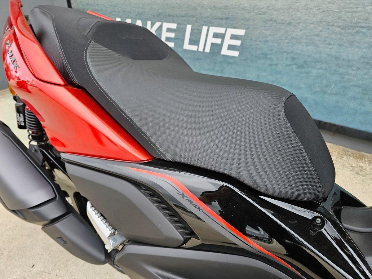 2025 YAMAHA XMAX 300 V2 (CZD300A2) SCOOTER