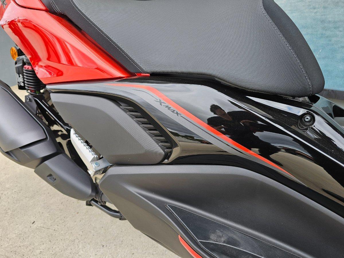 2025 YAMAHA XMAX 300 V2 (CZD300A2) SCOOTER