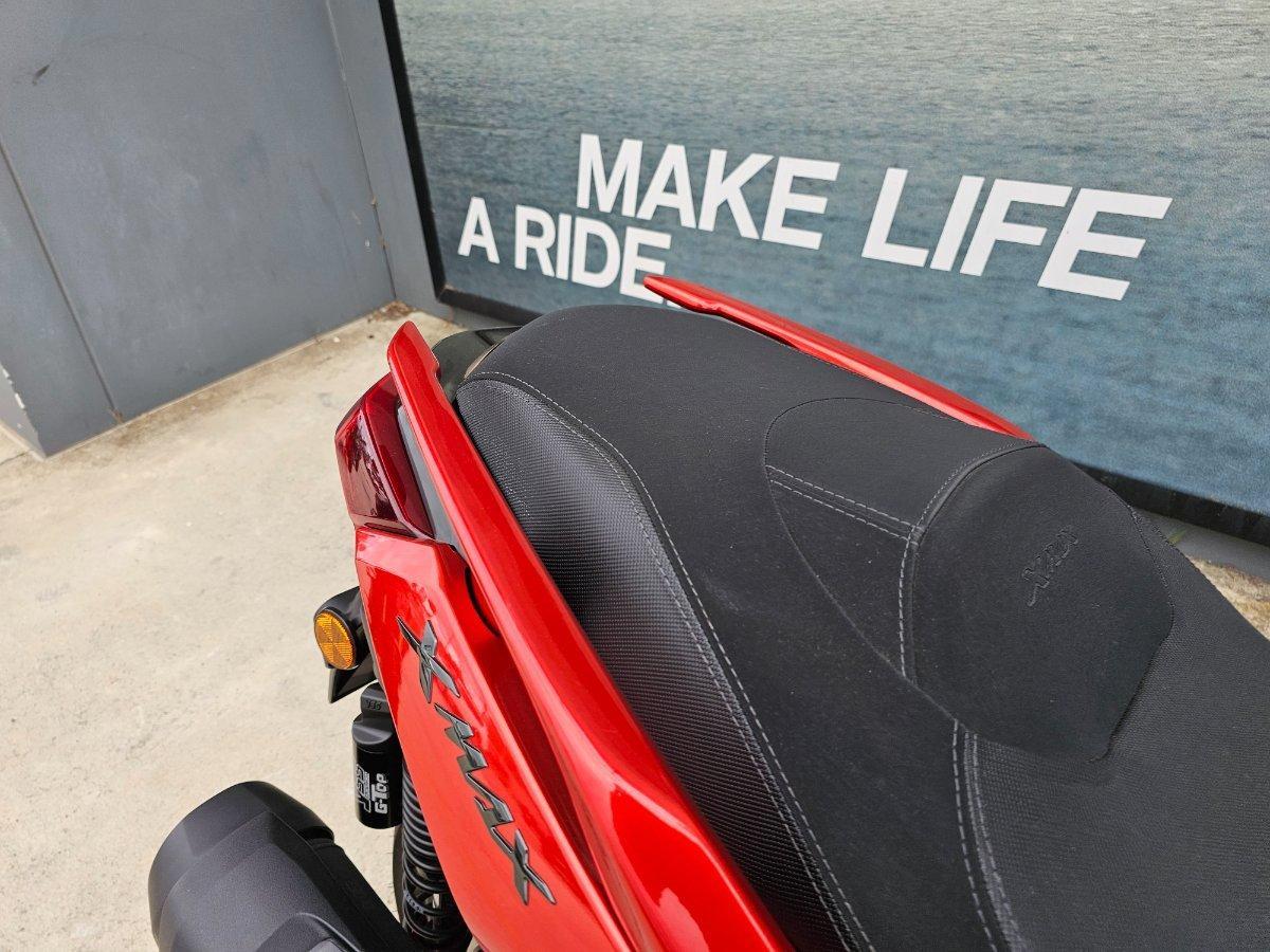 2025 YAMAHA XMAX 300 V2 (CZD300A2) SCOOTER
