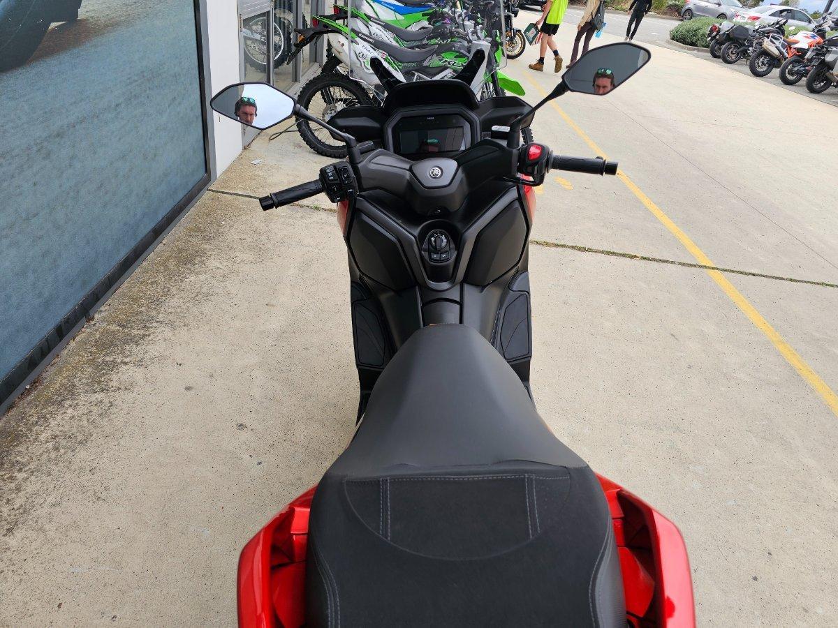 2025 YAMAHA XMAX 300 V2 (CZD300A2) SCOOTER