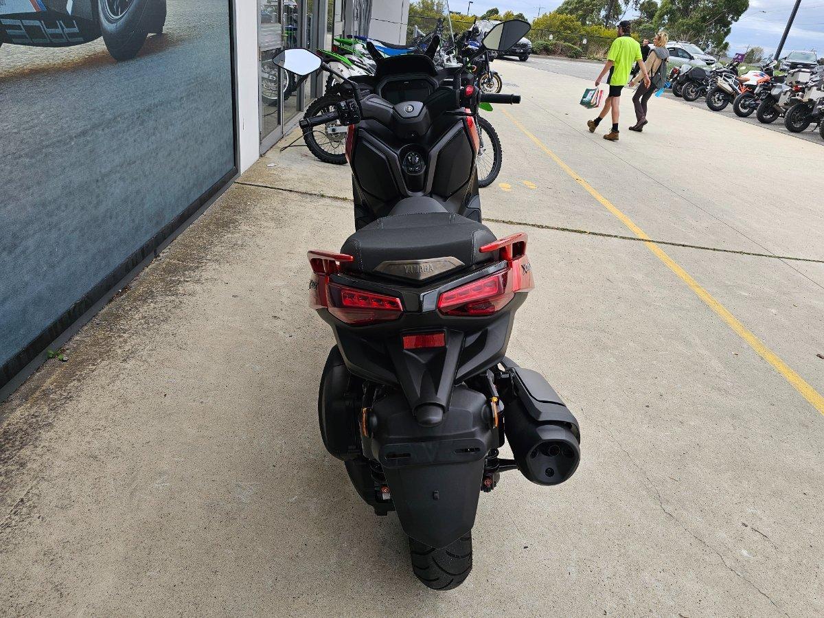 2025 YAMAHA XMAX 300 V2 (CZD300A2) SCOOTER