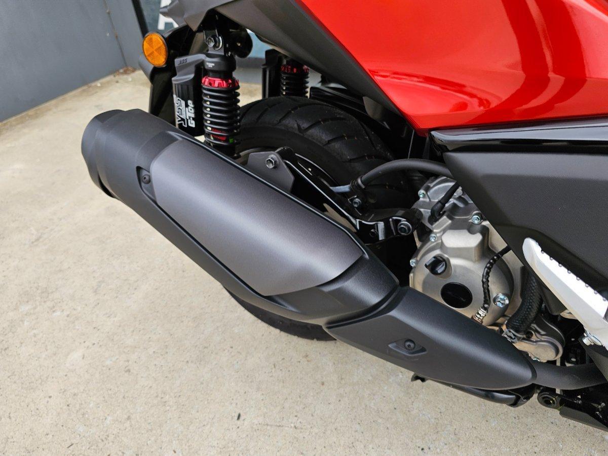 2025 YAMAHA XMAX 300 V2 (CZD300A2) SCOOTER