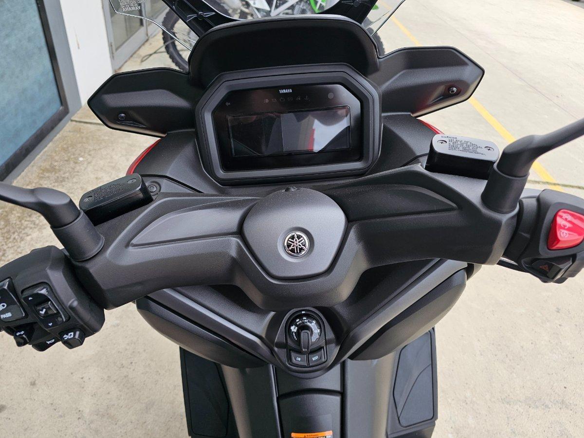 2025 YAMAHA XMAX 300 V2 (CZD300A2) SCOOTER