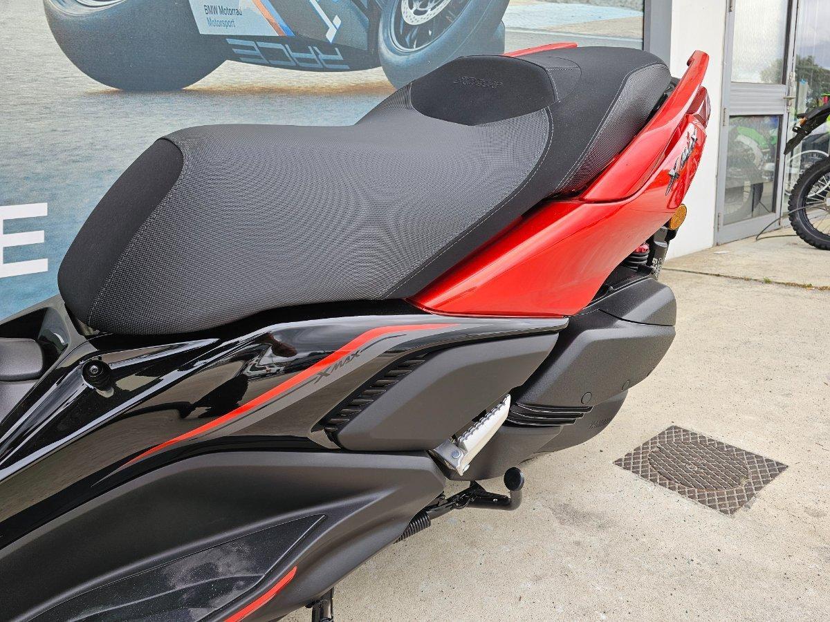 2025 YAMAHA XMAX 300 V2 (CZD300A2) SCOOTER