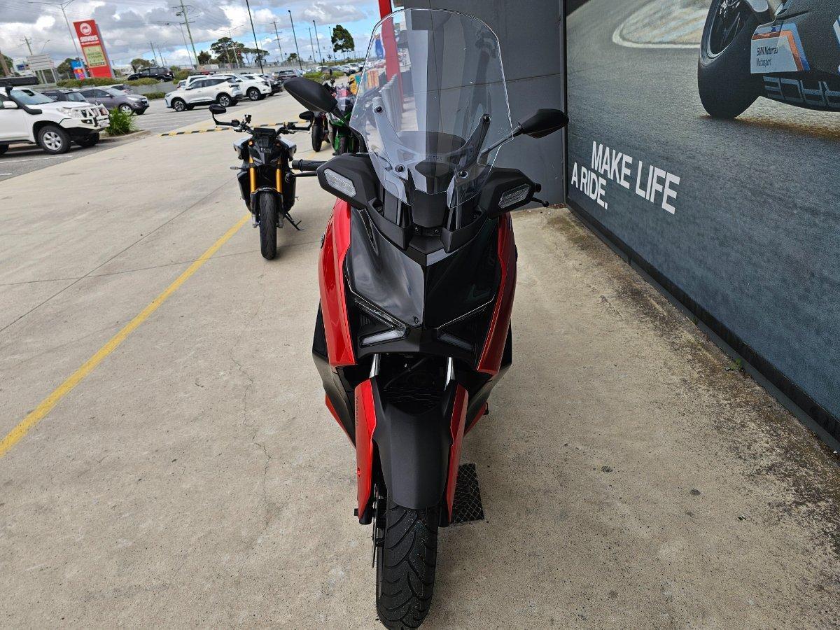 2025 YAMAHA XMAX 300 V2 (CZD300A2) SCOOTER