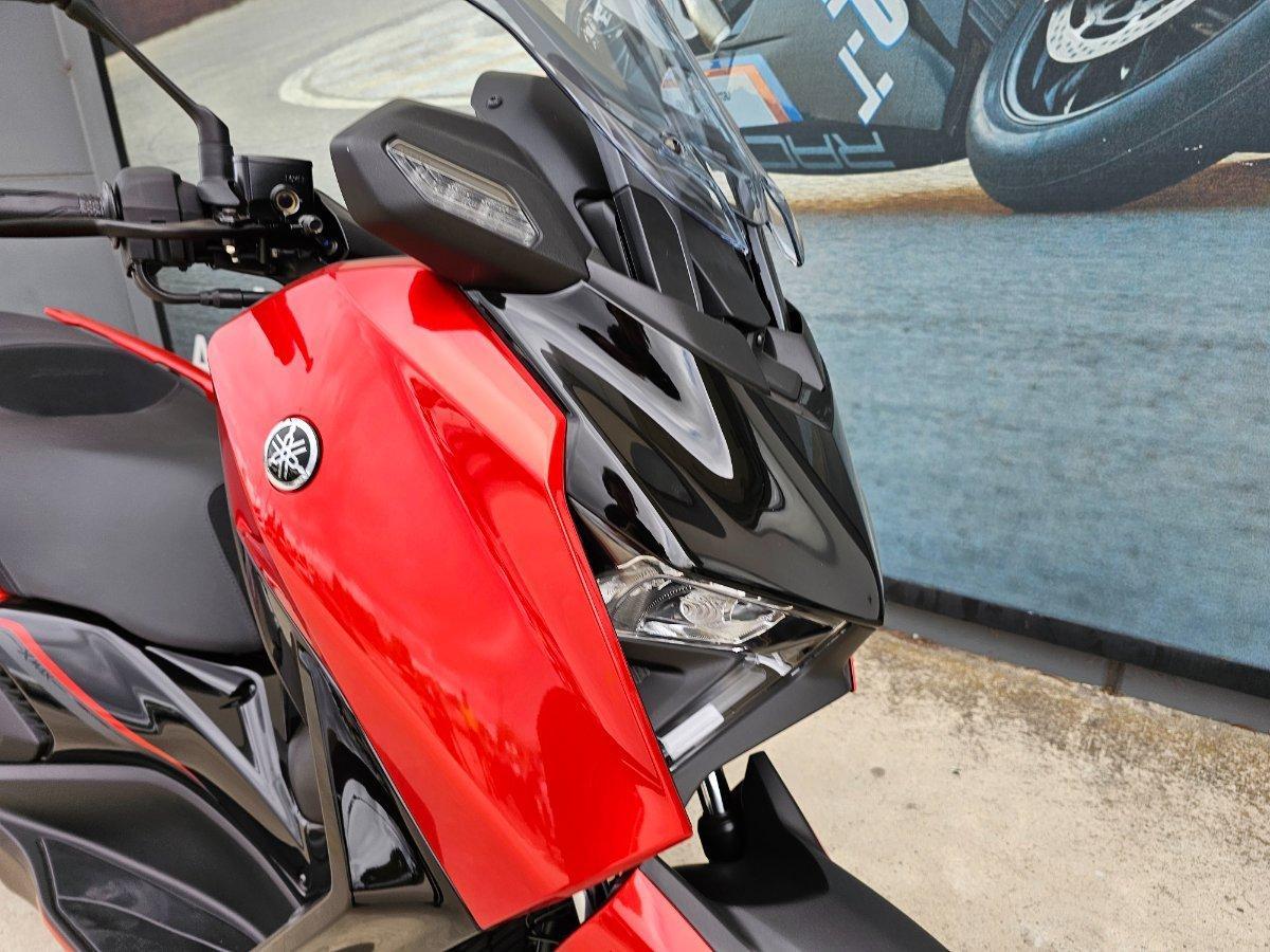 2025 YAMAHA XMAX 300 V2 (CZD300A2) SCOOTER
