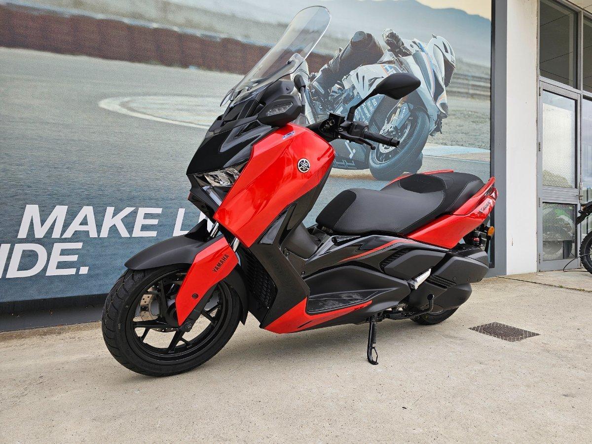 2025 YAMAHA XMAX 300 V2 (CZD300A2) SCOOTER
