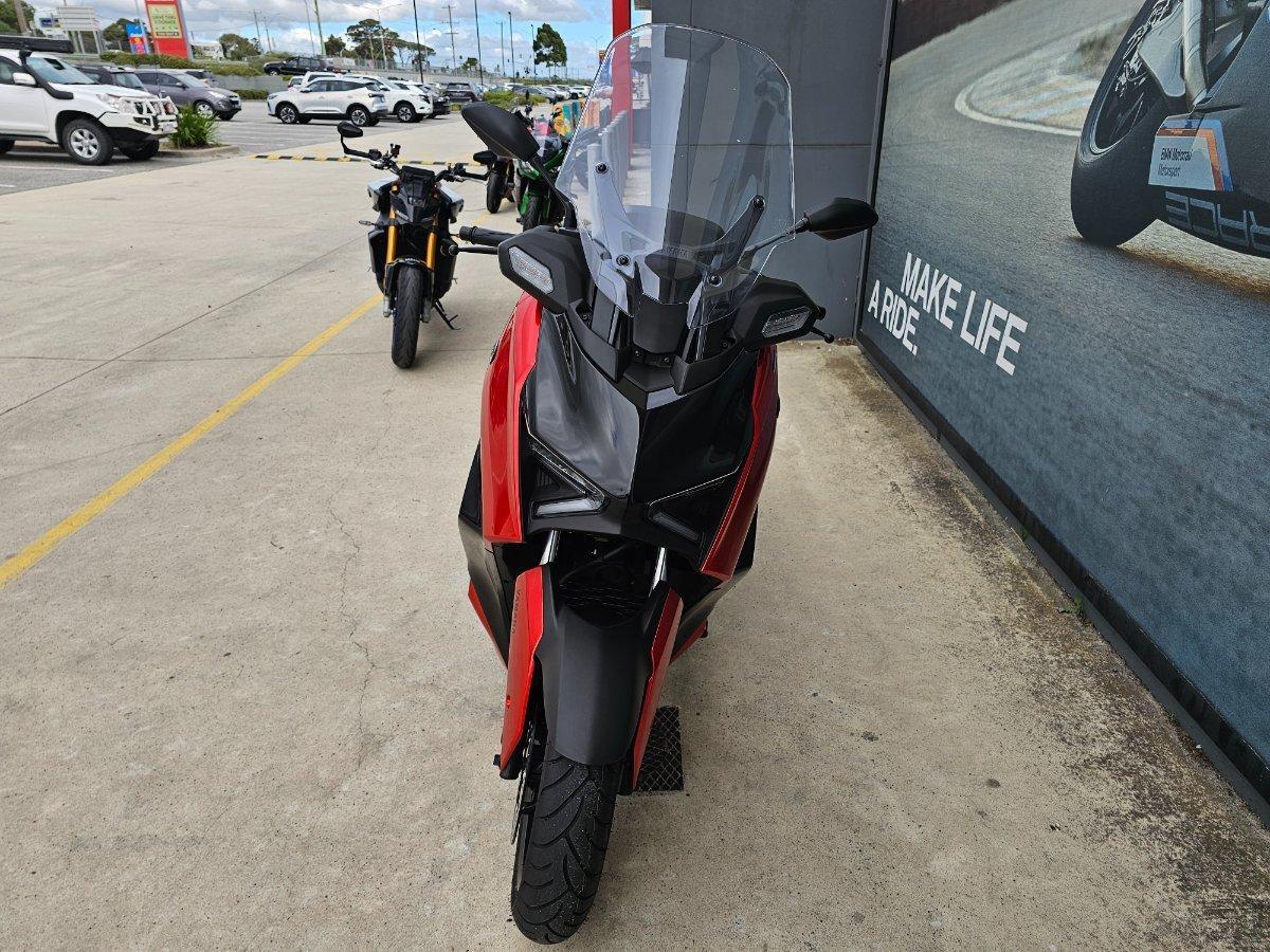 2025 YAMAHA XMAX 300 V2 (CZD300A2) SCOOTER