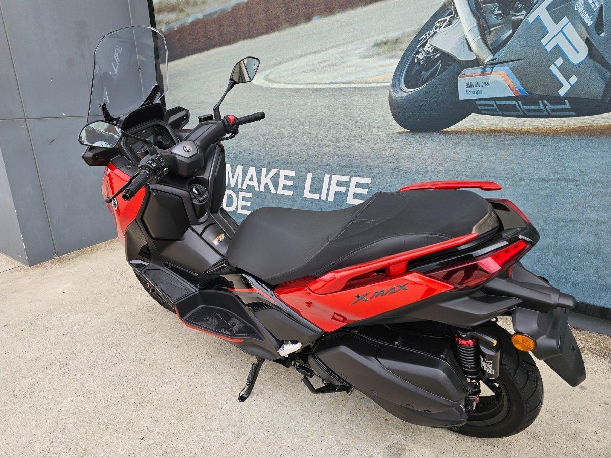 2025 YAMAHA XMAX 300 V2 (CZD300A2) SCOOTER
