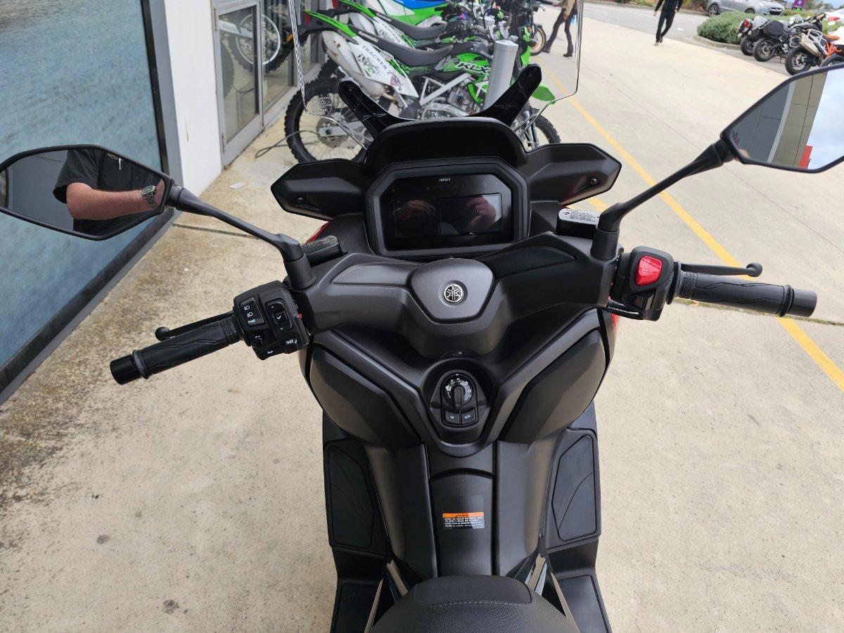 2025 YAMAHA XMAX 300 V2 (CZD300A2) SCOOTER