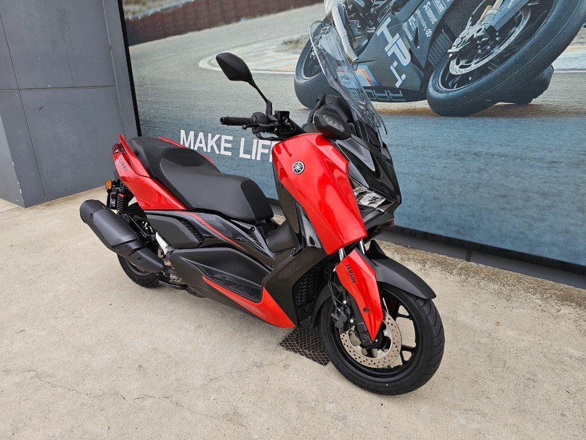2025 YAMAHA XMAX 300 V2 (CZD300A2) SCOOTER