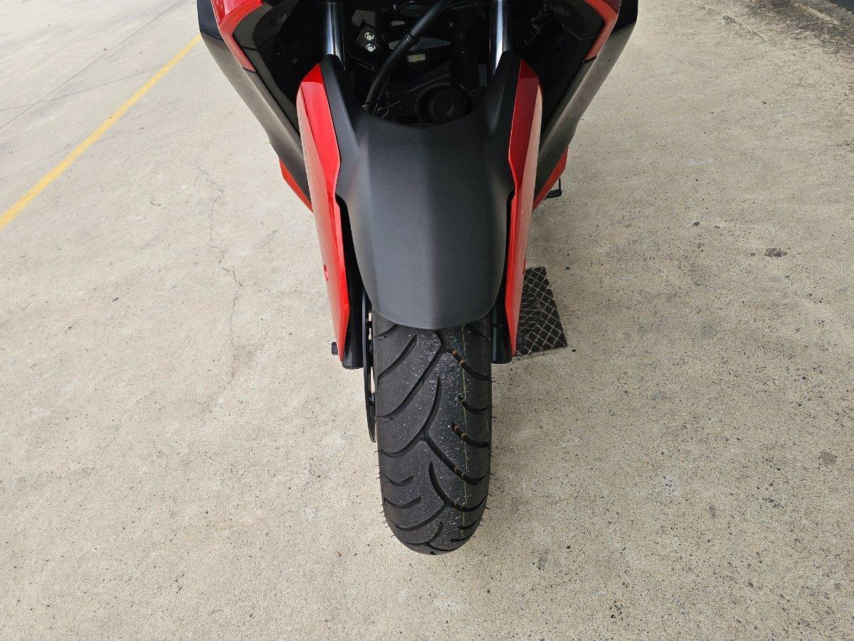 2025 YAMAHA XMAX 300 V2 (CZD300A2) SCOOTER