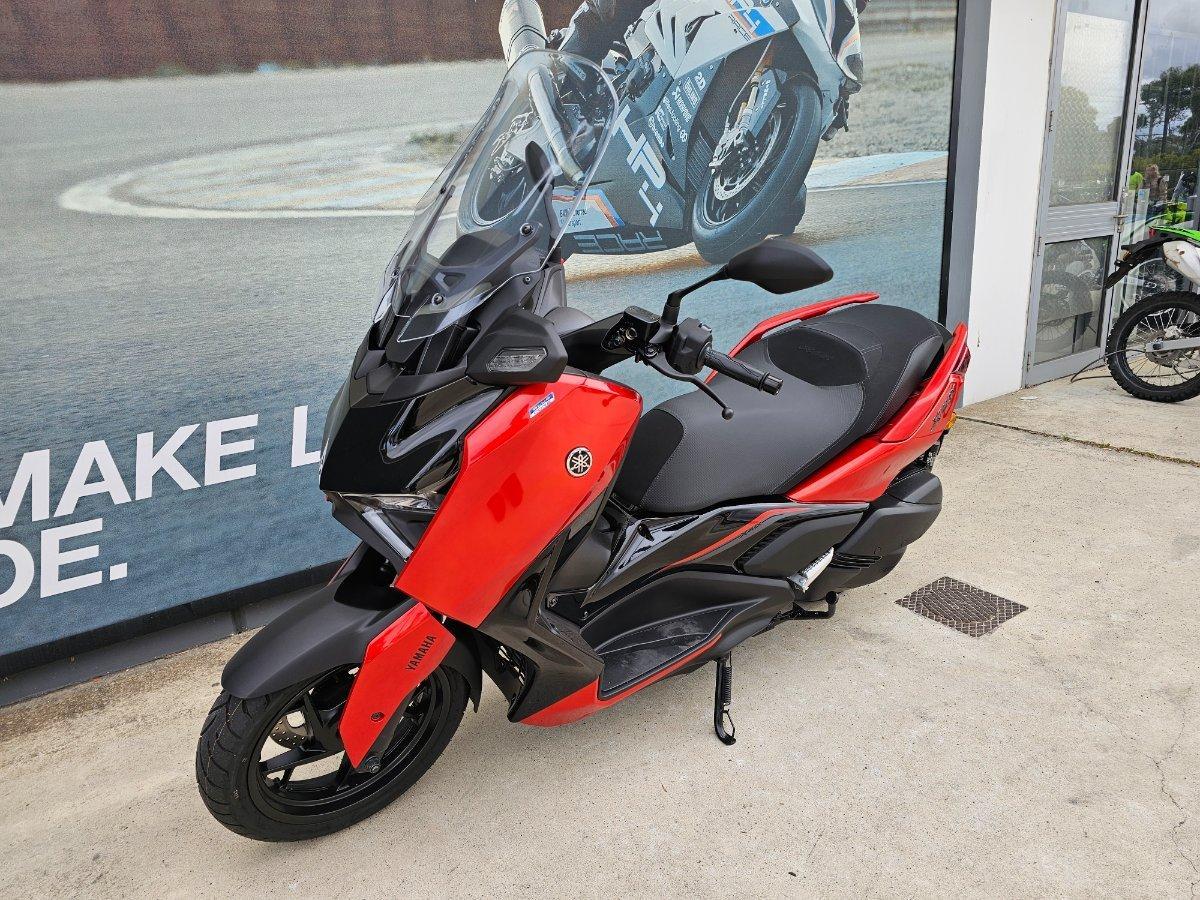 2025 YAMAHA XMAX 300 V2 (CZD300A2) SCOOTER