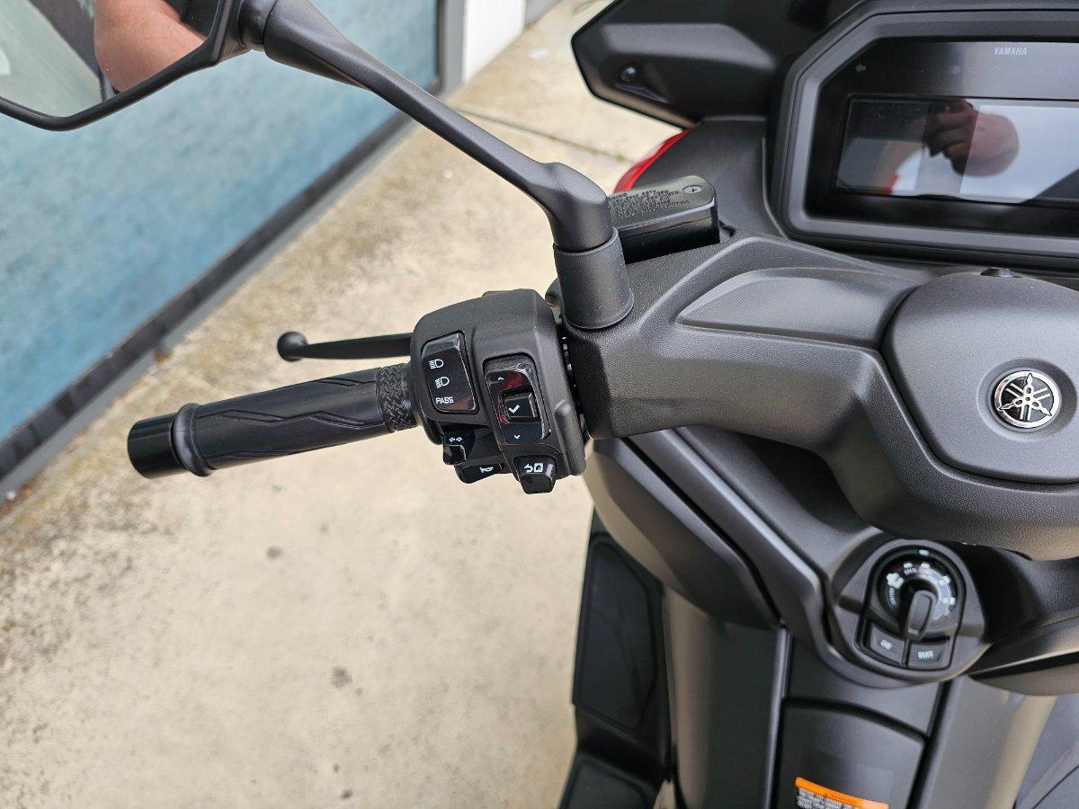 2025 YAMAHA XMAX 300 V2 (CZD300A2) SCOOTER