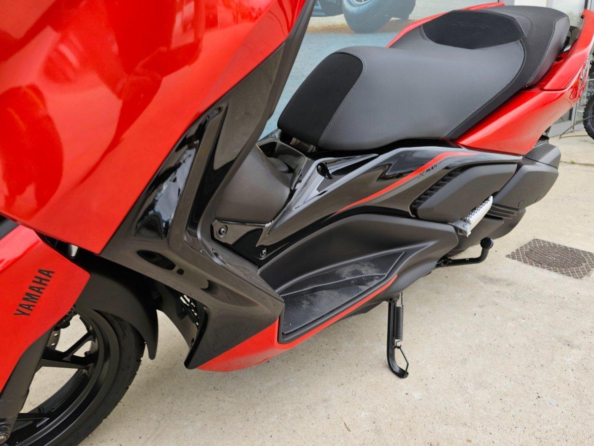 2025 YAMAHA XMAX 300 V2 (CZD300A2) SCOOTER
