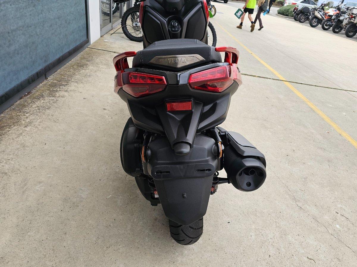 2025 YAMAHA XMAX 300 V2 (CZD300A2) SCOOTER