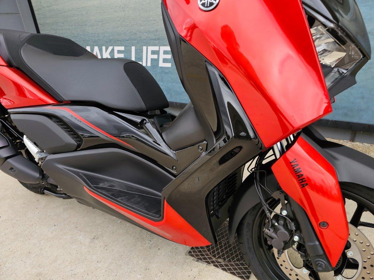 2025 YAMAHA XMAX 300 V2 (CZD300A2) SCOOTER