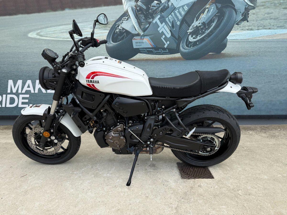 2026 YAMAHA XSR700 ROAD