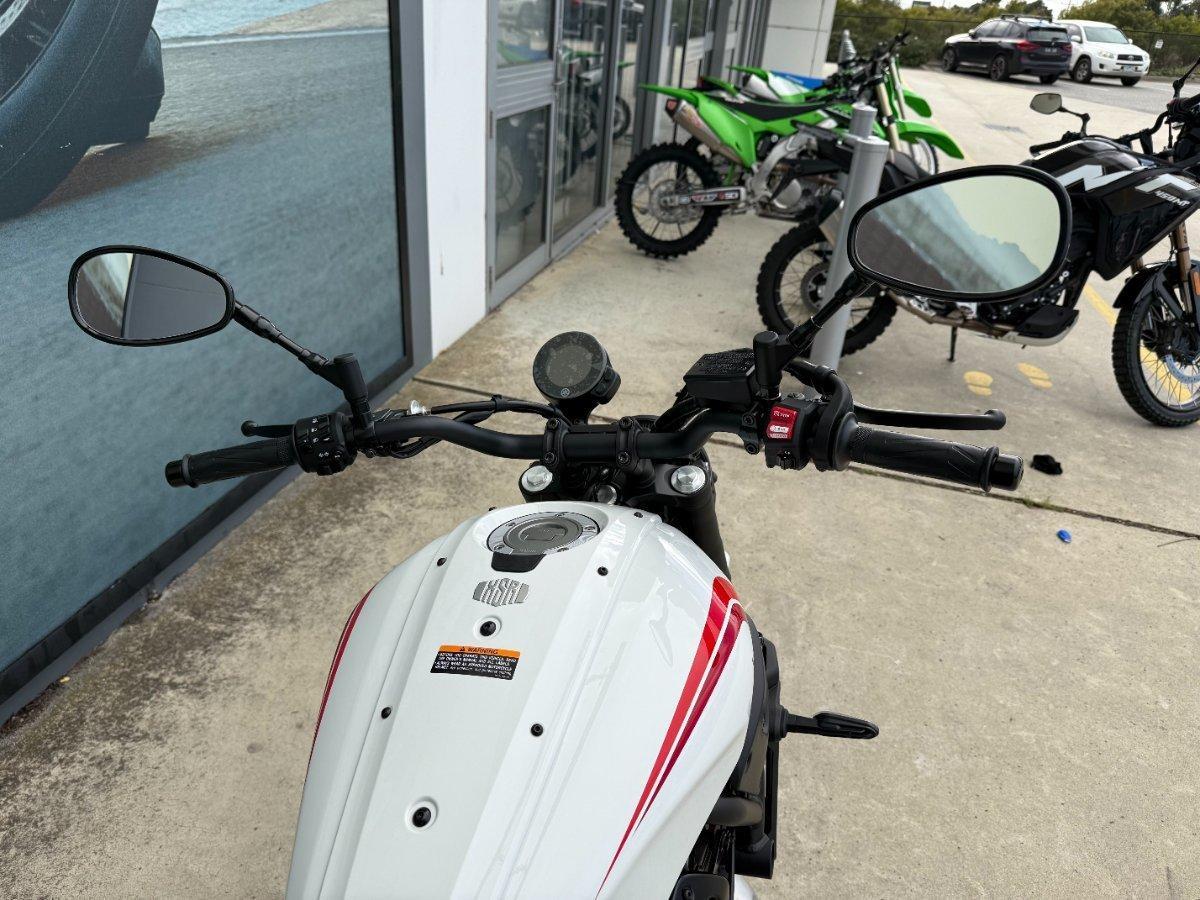 2026 YAMAHA XSR700 ROAD