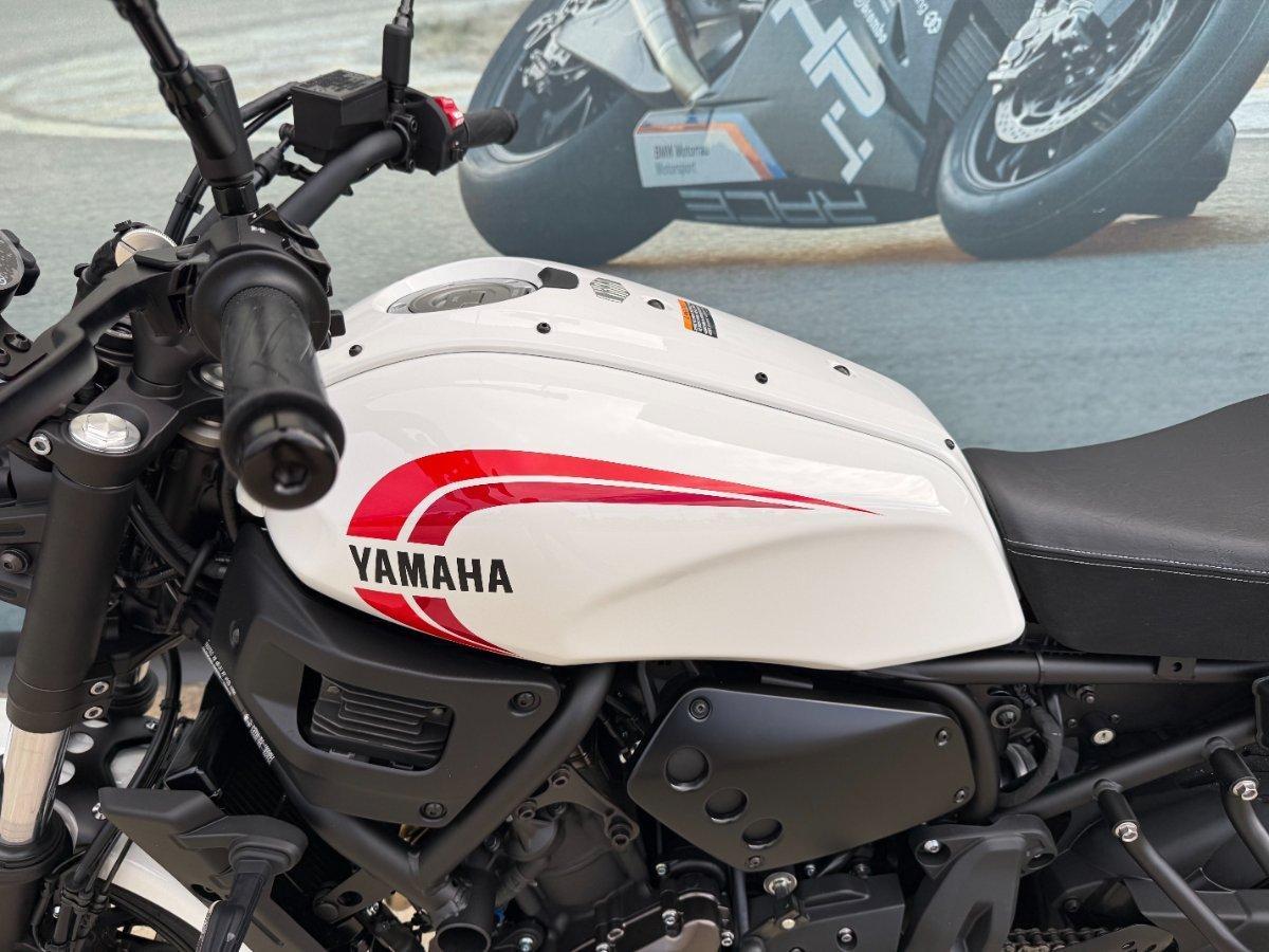2026 YAMAHA XSR700 ROAD