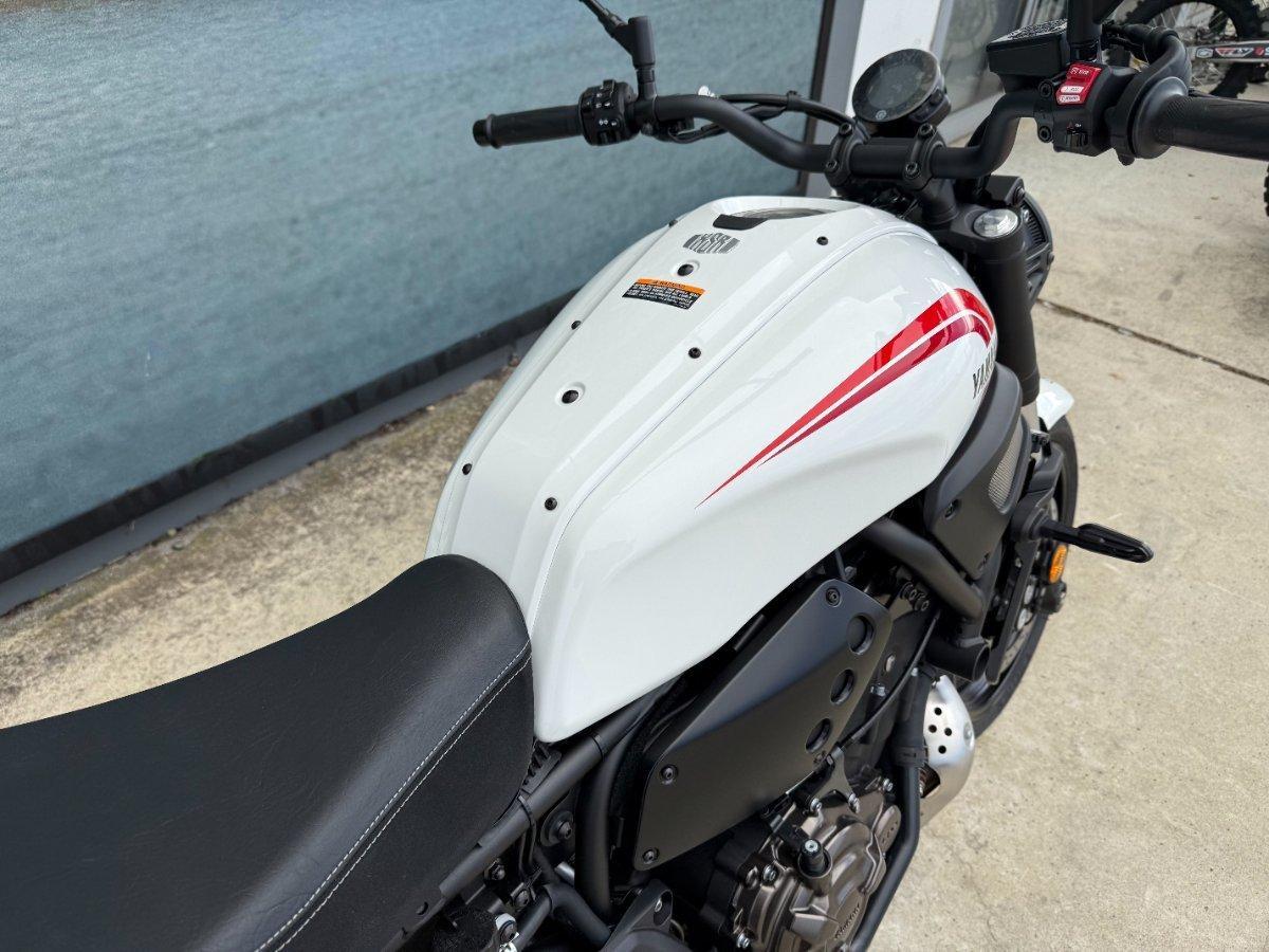 2026 YAMAHA XSR700 ROAD