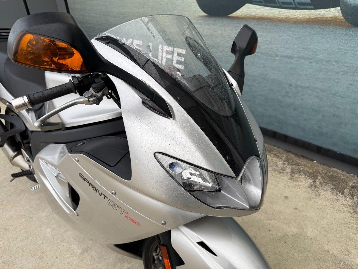 2011 TRIUMPH SPRINT GT SPORTS