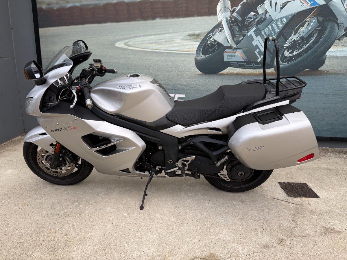 2011 TRIUMPH SPRINT GT SPORTS