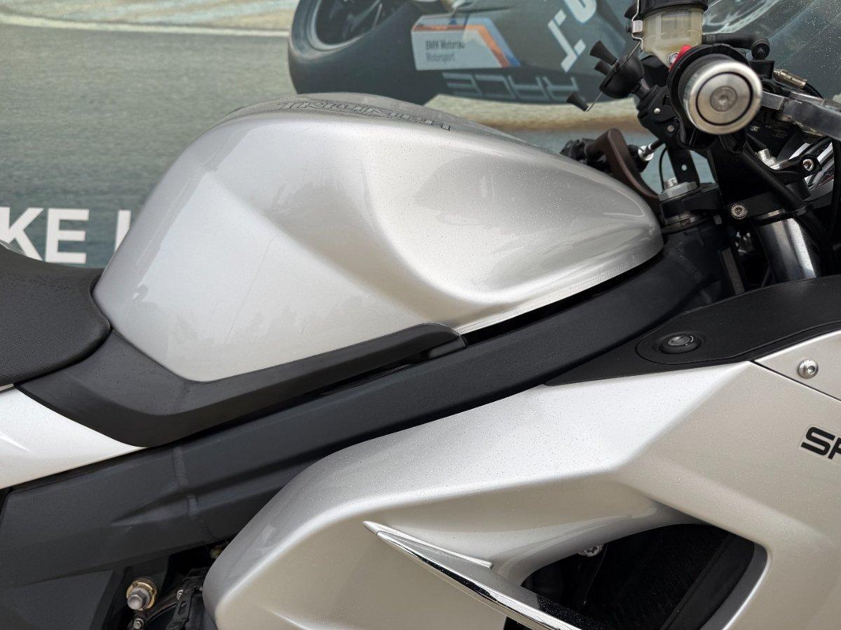 2011 TRIUMPH SPRINT GT SPORTS