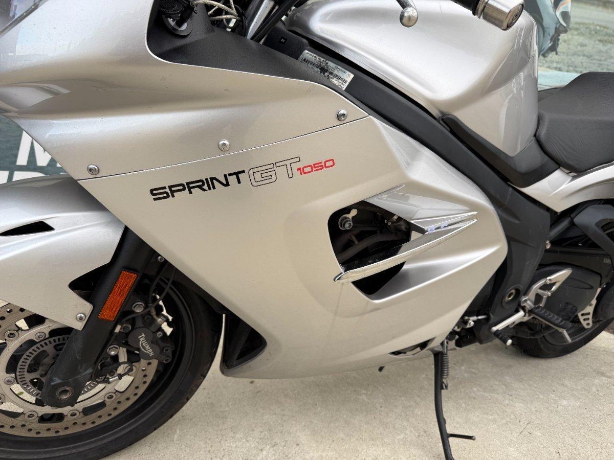 2011 TRIUMPH SPRINT GT SPORTS