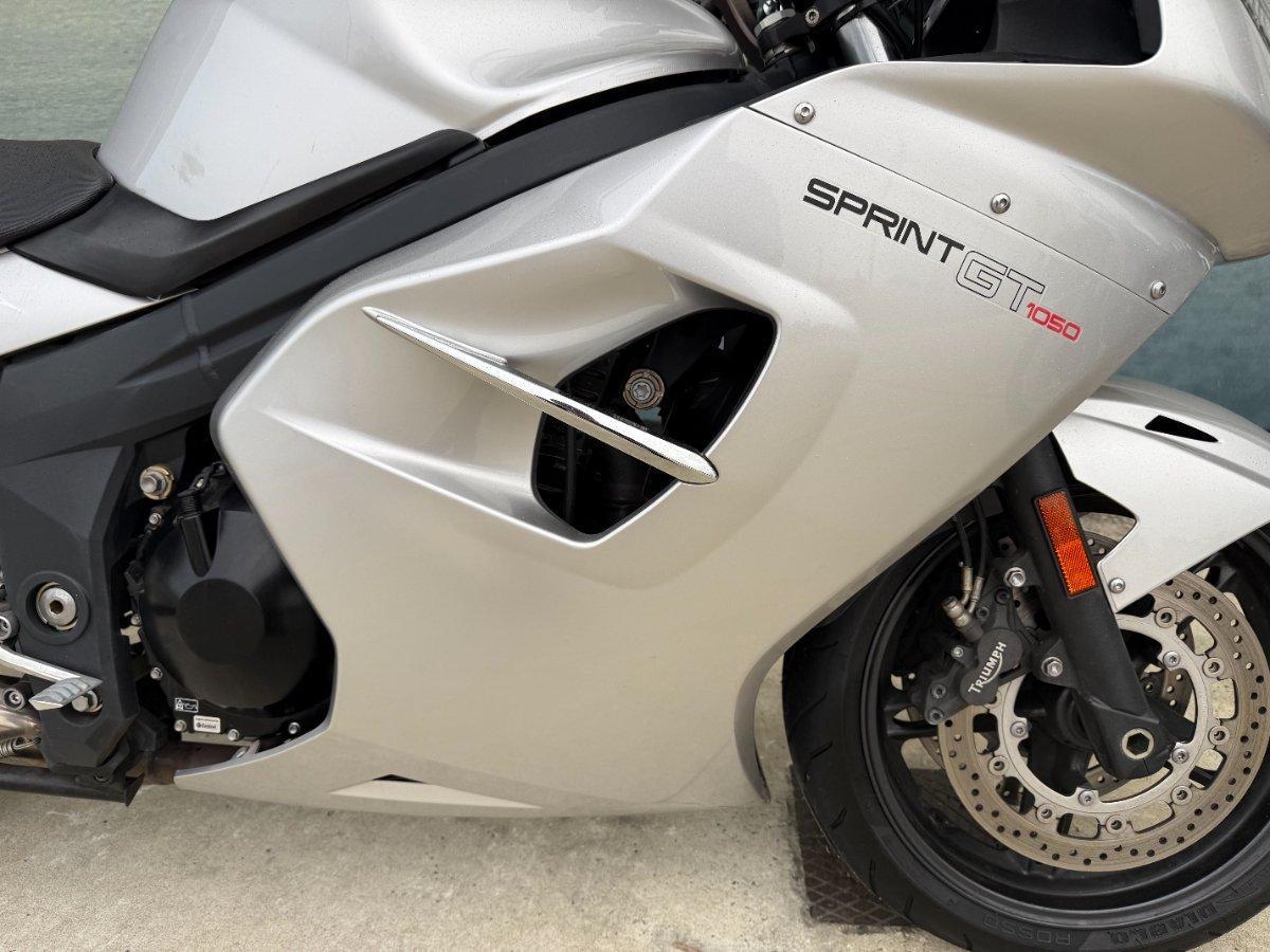 2011 TRIUMPH SPRINT GT SPORTS