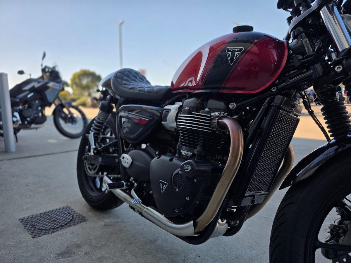 2025 TRIUMPH BONNEVILLE T100 ROAD