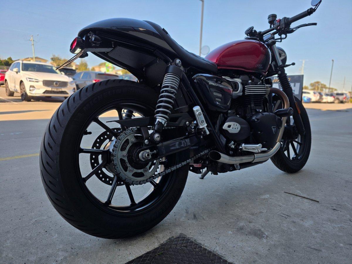 2025 TRIUMPH BONNEVILLE T100 ROAD