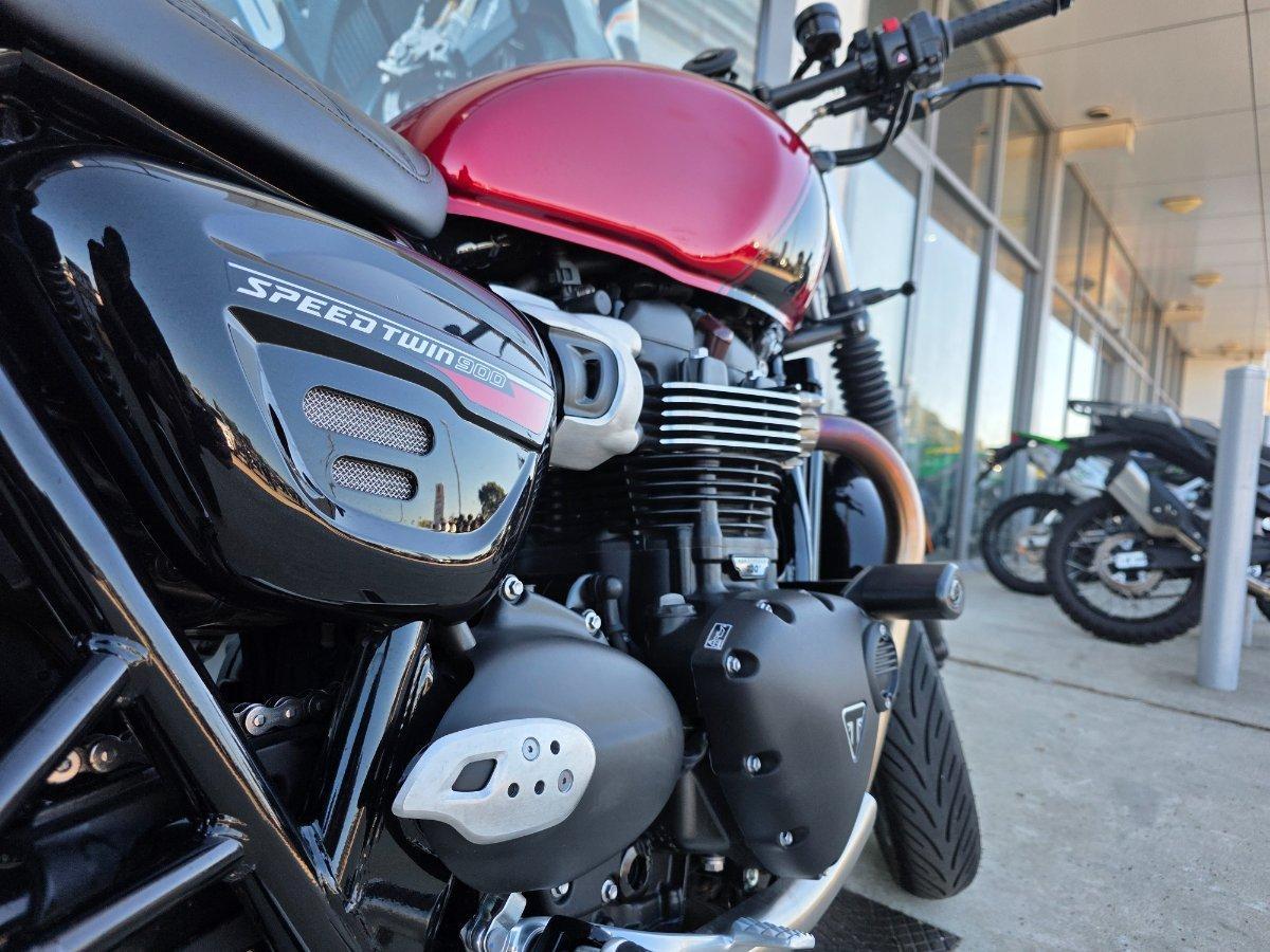 2025 TRIUMPH BONNEVILLE T100 ROAD