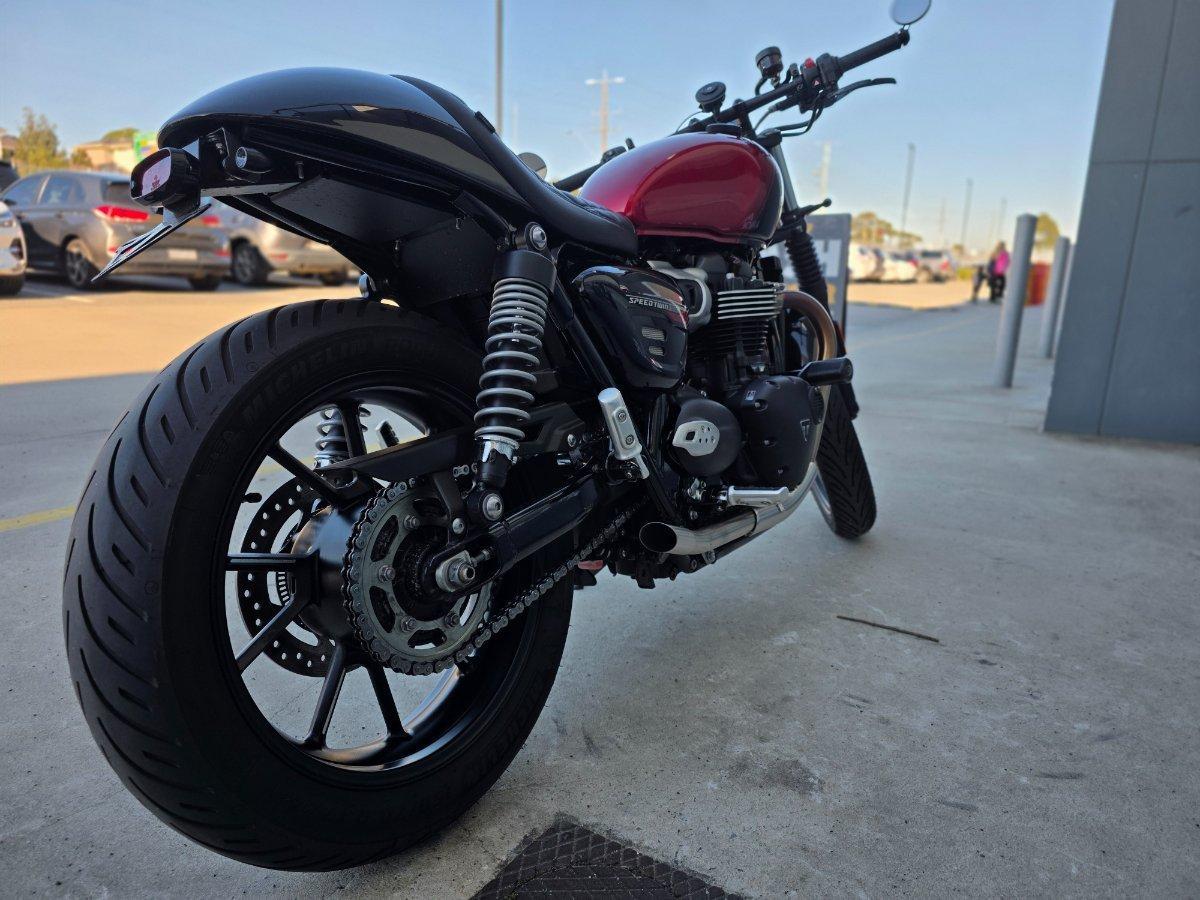 2025 TRIUMPH BONNEVILLE T100 ROAD