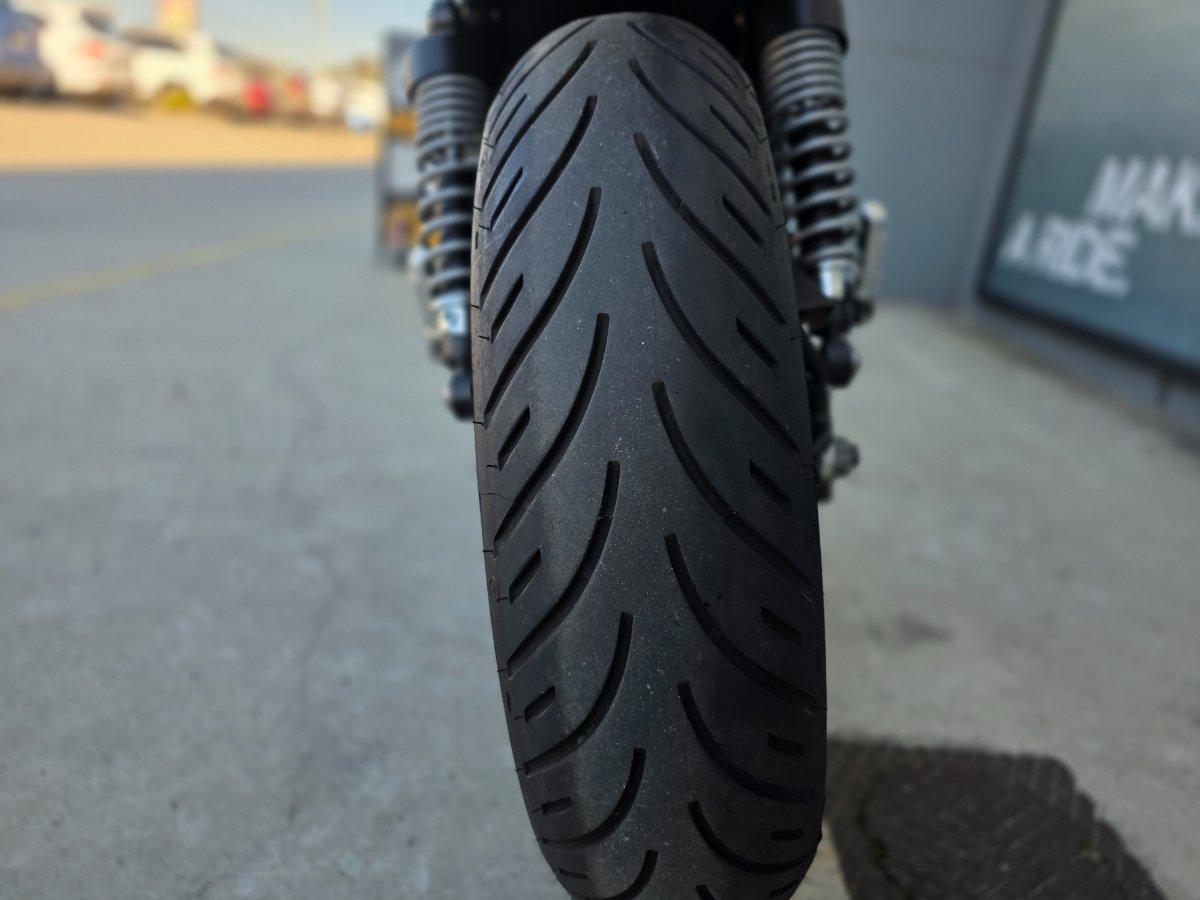 2025 TRIUMPH BONNEVILLE T100 ROAD
