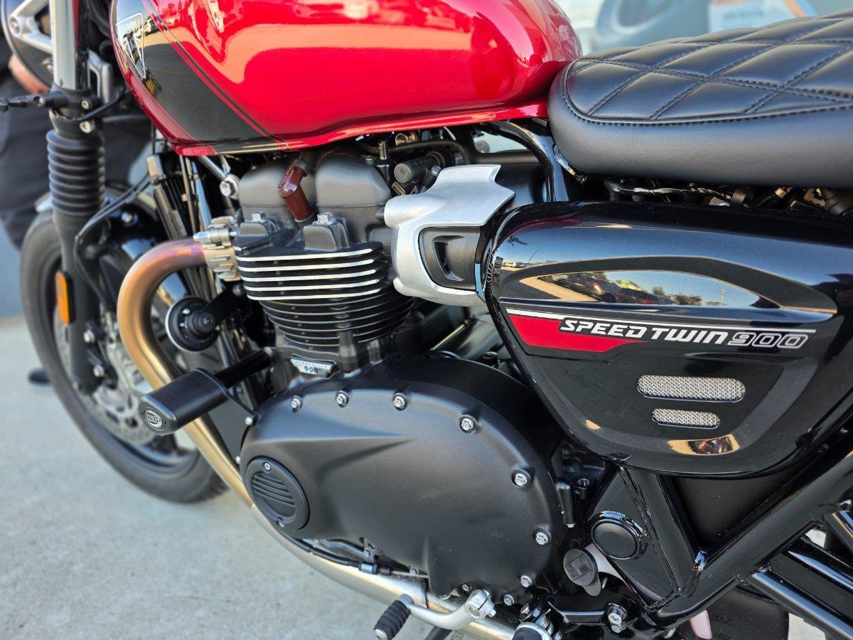 2025 TRIUMPH BONNEVILLE T100 ROAD