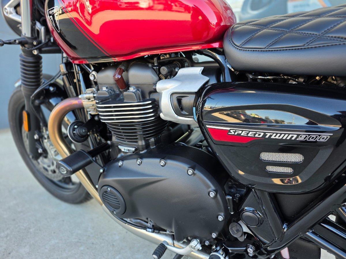 2025 TRIUMPH BONNEVILLE T100 ROAD