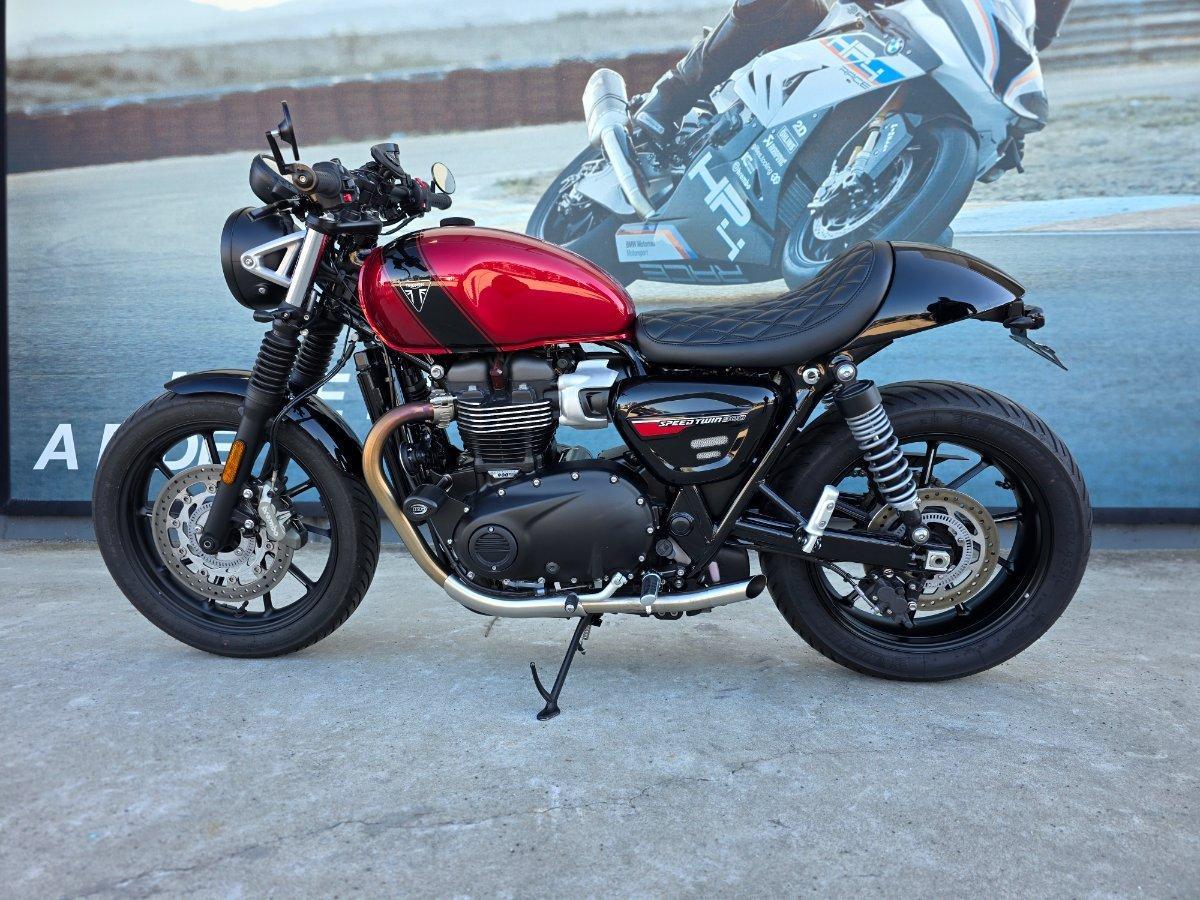 2025 TRIUMPH BONNEVILLE T100 ROAD