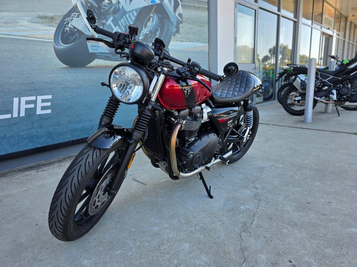 2025 TRIUMPH BONNEVILLE T100 ROAD