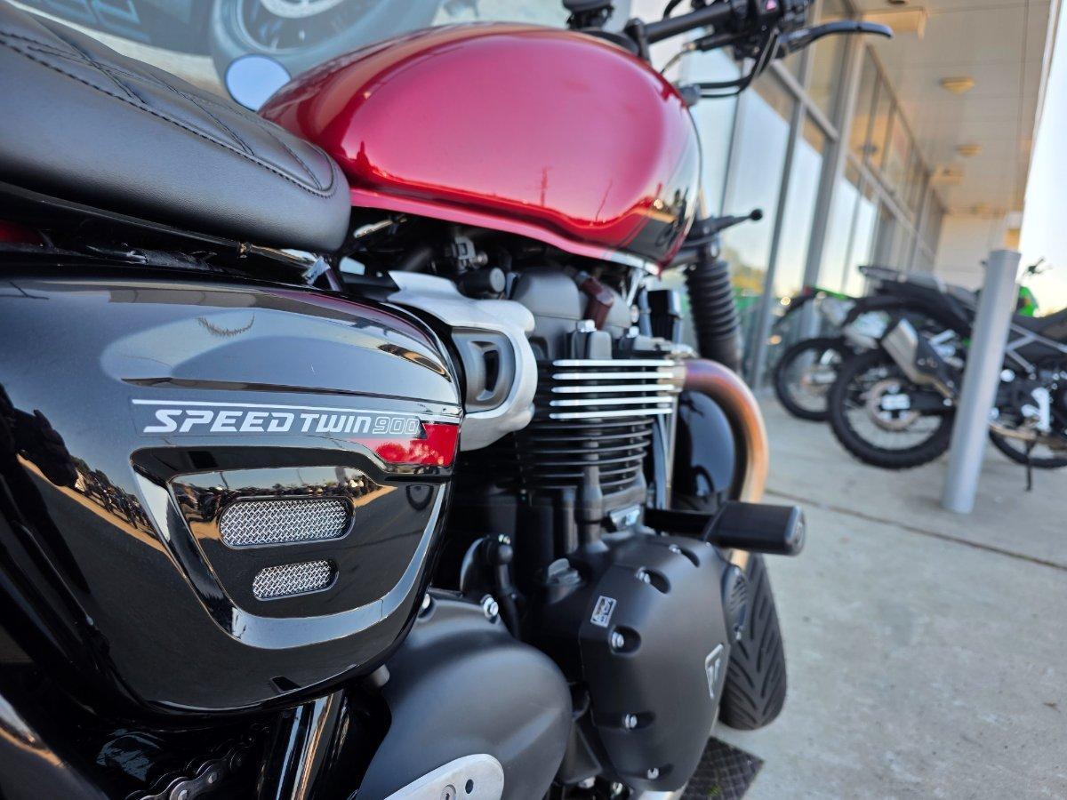 2025 TRIUMPH BONNEVILLE T100 ROAD