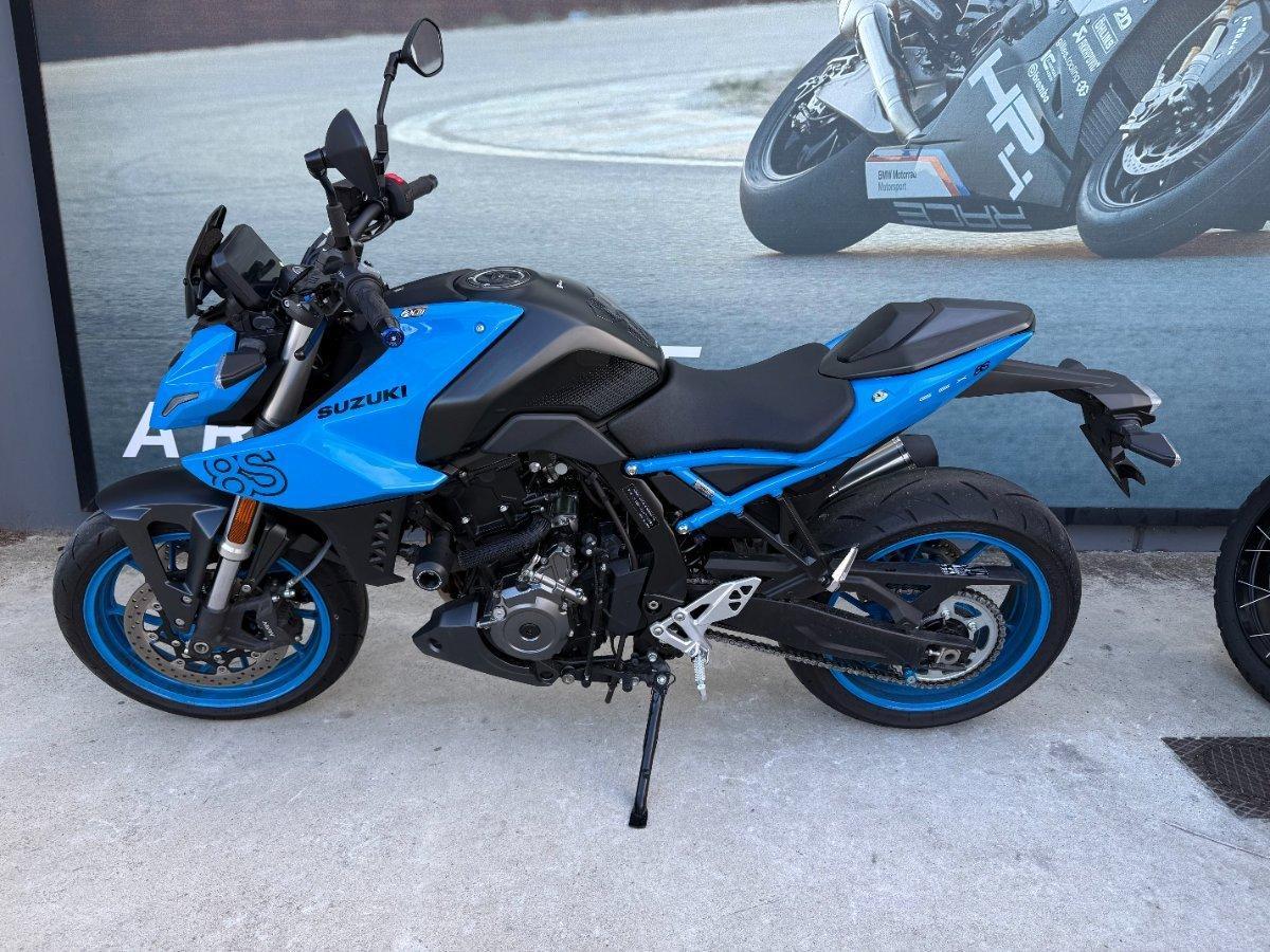 2023 SUZUKI GSX-8S ROAD