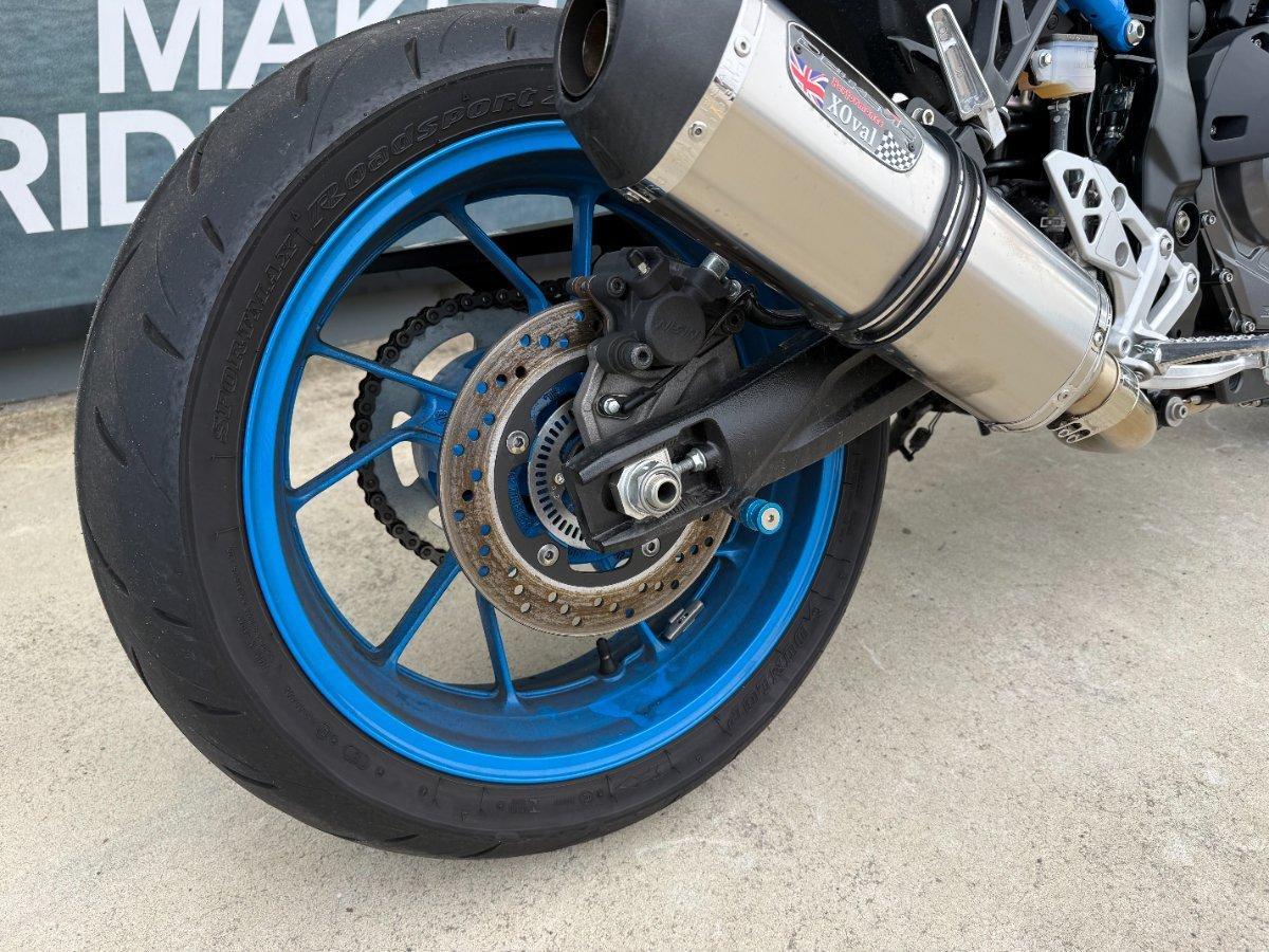 2023 SUZUKI GSX-8S ROAD