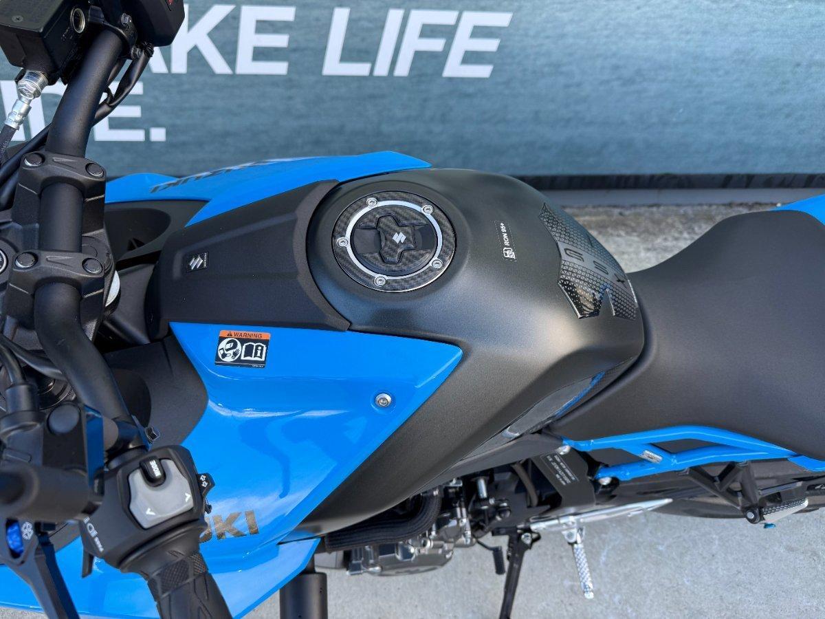 2023 SUZUKI GSX-8S ROAD