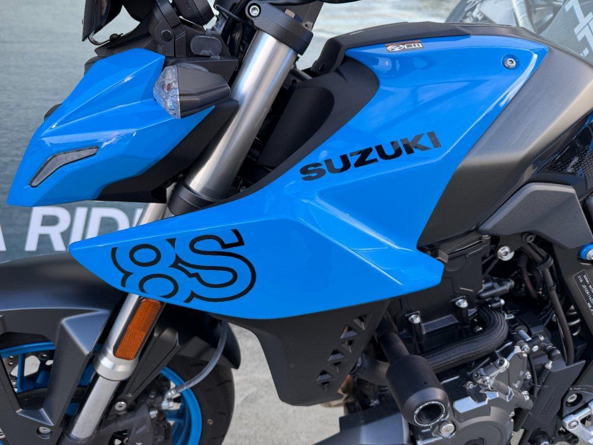 2023 SUZUKI GSX-8S ROAD